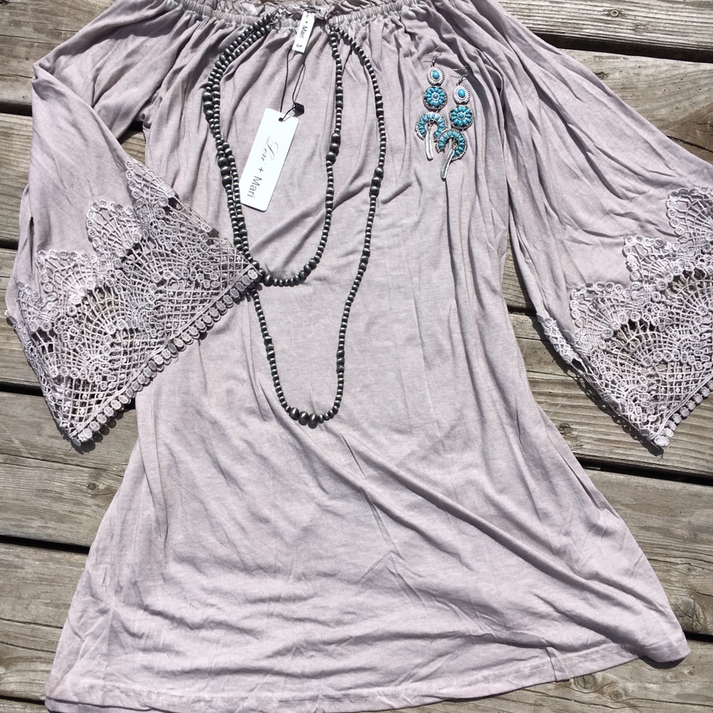 Off the shoulder, crochet bell sleeve dress 🌵